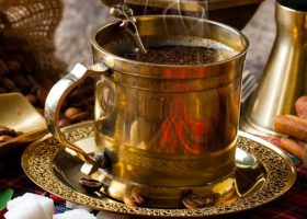 طريقة عمل القهوة العربية بالهيل والزعفران