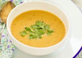 طريقة عمل شوربة العدس بالبطاطا الحلوة