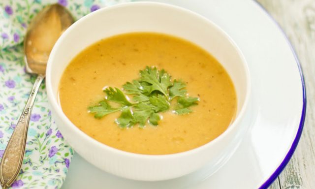 طريقة عمل شوربة العدس بالبطاطا الحلوة