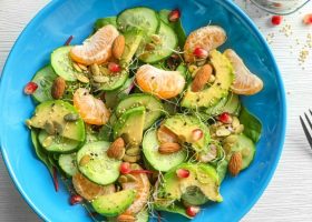 طريقة عمل سلطة الأفوكادو بالمندرين