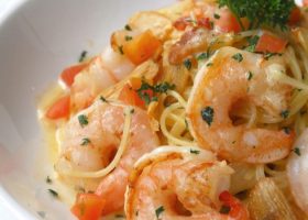 طريقة عمل مكرونة بالروبيان والكريمة لايت