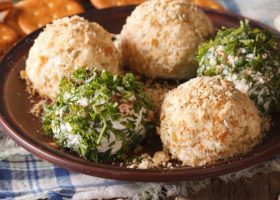 طريقة عمل كرات الجبن بالجوز