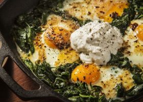 طريقة عمل بيض بالسبانخ