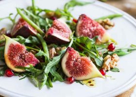 طريقة عمل سلطة التين والجرجير