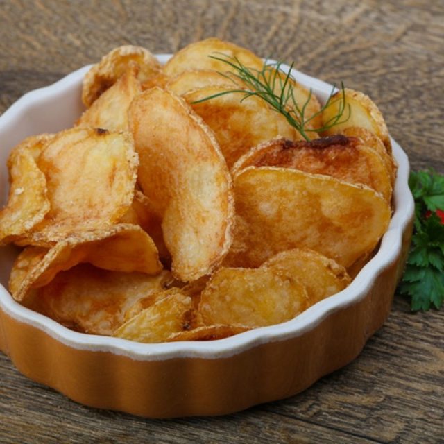 طريقة عمل بطاطس مقرمشة بالثوم