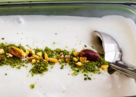 طريقة عمل حلاوة السميد بالقشطة