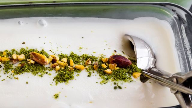 طريقة عمل حلاوة السميد بالقشطة