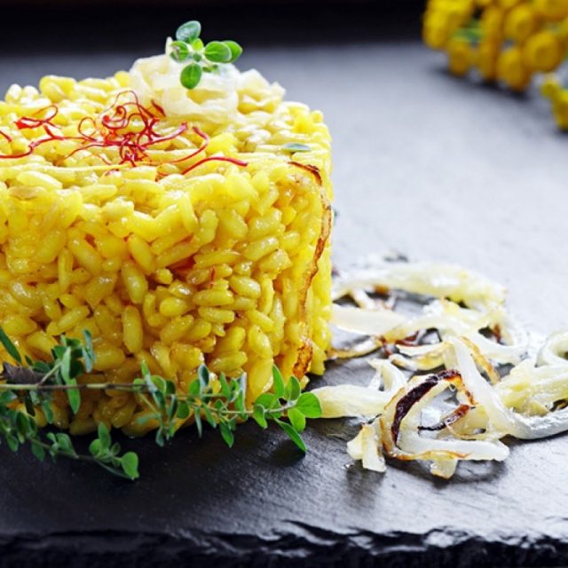 طريقة عمل أرز بالزعفران والبطاطس