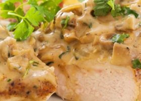 طريقة عمل دجاج فيليه بالفطر والبصل