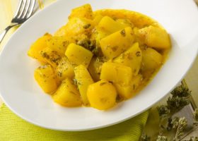 طريقة عمل سلطة البطاطس بالزعفران