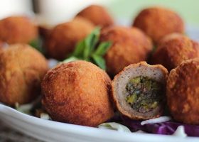 طريقة عمل كرات دجاج المحشوة بالفستق الحلبي