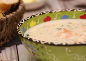 طريقة عمل تشودر الجمبري والذرة الحلوة