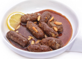 طريقة عمل سجق مقلي بدبس الرمان والصنوبر