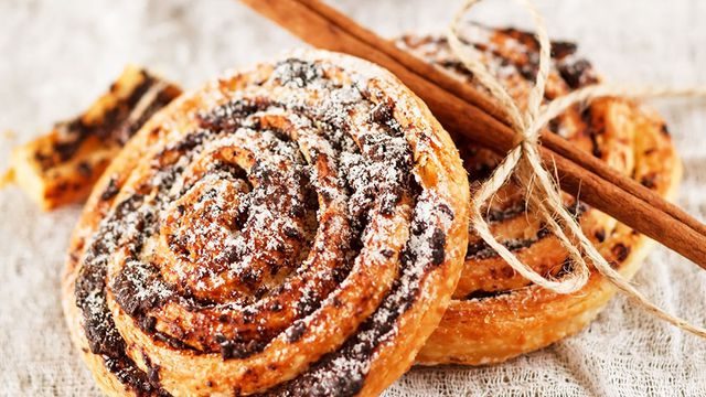 طريقة عمل سينابون رول بالشوكولاتة