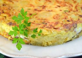 طريقة عمل أومليت إسباني بالبطاطس