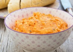 طريقة عمل تغميسة الجبن الكريمي بالبابريكا