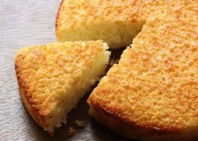 طريقة عمل كيكة زبادي بالسميد