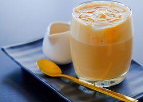 طريقة عمل مشروب الكاسترد الساخن بالكراميل