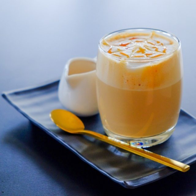 طريقة عمل مشروب الكاسترد الساخن بالكراميل