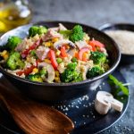 طريقة عمل كينوا بالتونة والخضار