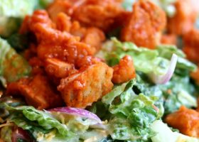طريقة عمل سلطة دجاج البوفالو
