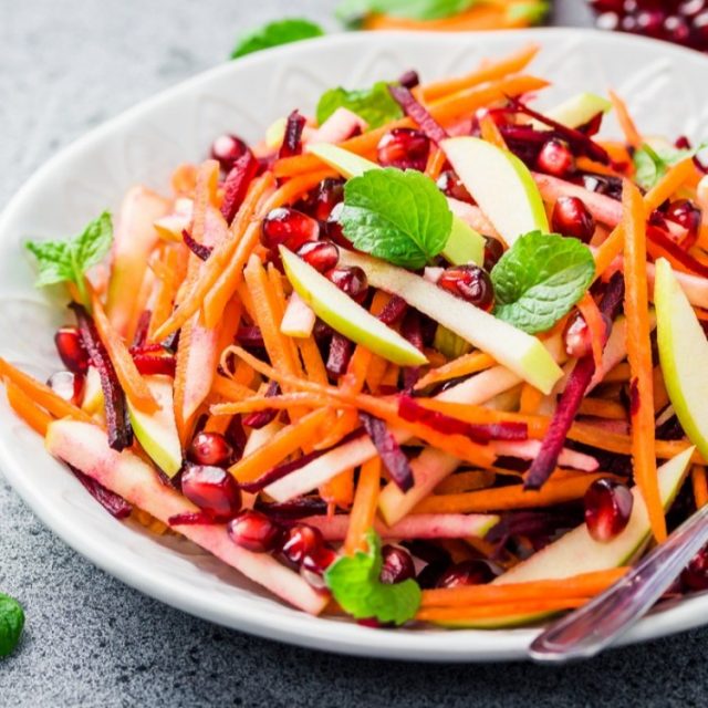 طريقة عمل سلطة الجزر بالتفاح