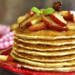 طريقة عمل بان كيك بالتفاح والقرفة