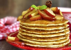 طريقة عمل بان كيك بالتفاح والقرفة