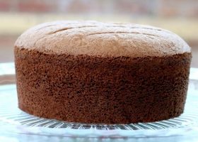 طريقة عمل كيكة إسفنجية بالشوكولاتة