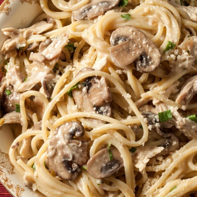 طريقة عمل مكرونة بالفطر