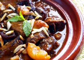 طريقة عمل طاجن اللحم بالبرقوق