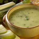 طريقة عمل شوربة الكراث والبطاطس