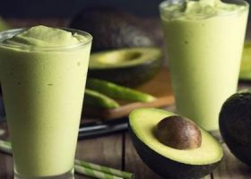 طريقة عمل عصير الأفوكادو بالحليب
