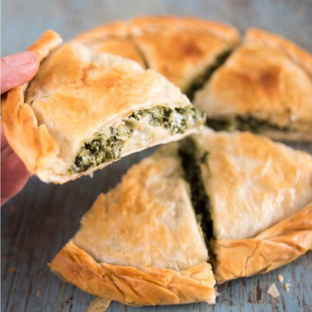 طريقة عمل فطيرة الجبن بالسبانخ