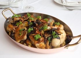 طريقة عمل الدجاج بالكمأة