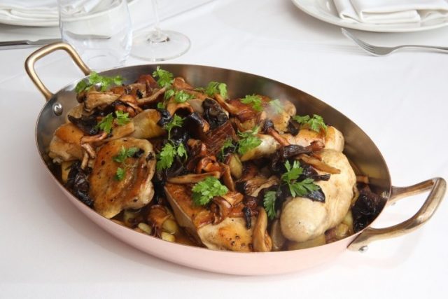 طريقة عمل الدجاج بالكمأة