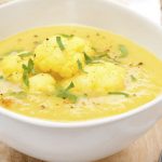 طريقة عمل شوربة القرنبيط بالكاري والكريمة