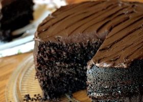 طريقة عمل كيكة الشوكولاتة الداكنة
