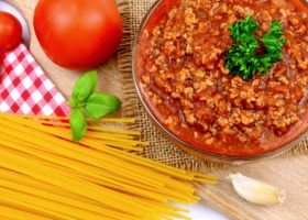 طريقة عمل صلصة البولونيز للمكرونة