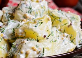 طريقة عمل سلطة البطاطس بالشبت