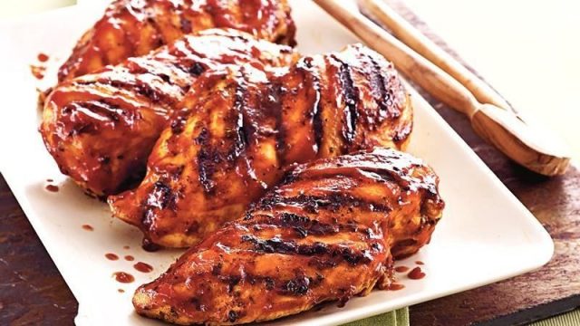 طريقة عمل دجاج مشوي بصلصة الباربكيو