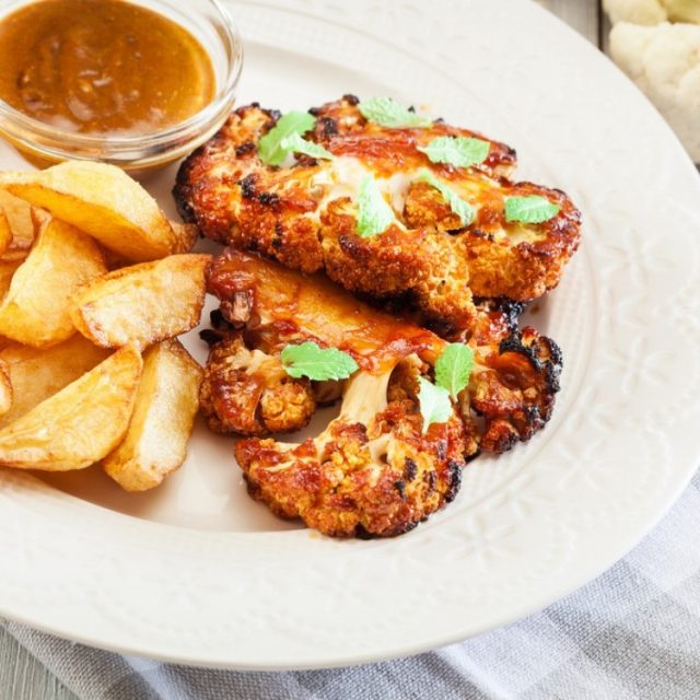 طريقة عمل صينية القرنبيط والبطاطس