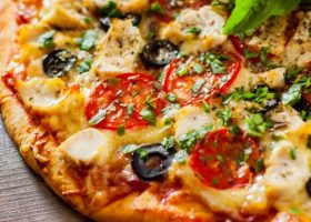 طريقة عمل بيتزا بالفراخ