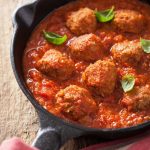 طريقة عمل كباب مع صوص الطماطم
