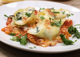 طريقة عمل المكرونة بالسبانخ والجبن