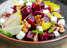 طريقة عمل سلطة الشمندر والتفاح