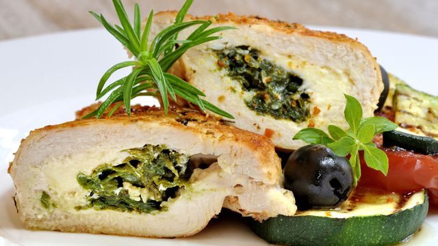 طريقة عمل رولات الدجاج بالسبانخ والجبن