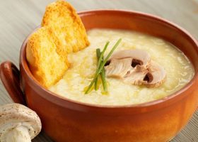 طريقة عمل شوربة الفطر والذرة