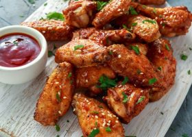 طريقة عمل أجنحة الدجاج بالزنجبيل والثوم
