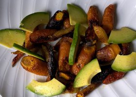 طريقة عمل سلطة الجزر المشوي مع الأفوكادو